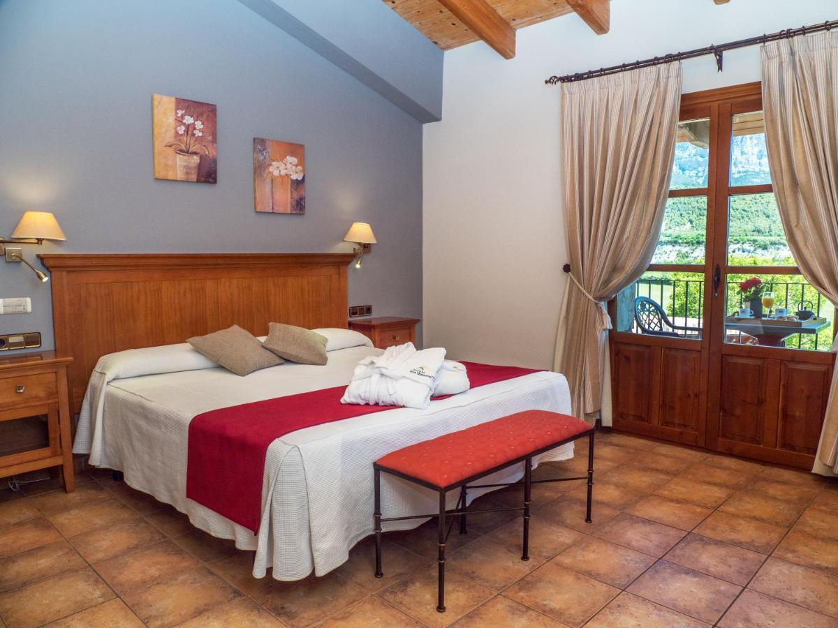 לבוארדה Hotel & Spa Pena Montanesa מראה חיצוני תמונה